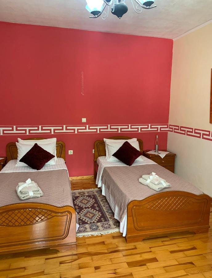 Christina'S House With 2 Bedrooms And Free Parking Gjirokastër Dış mekan fotoğraf
